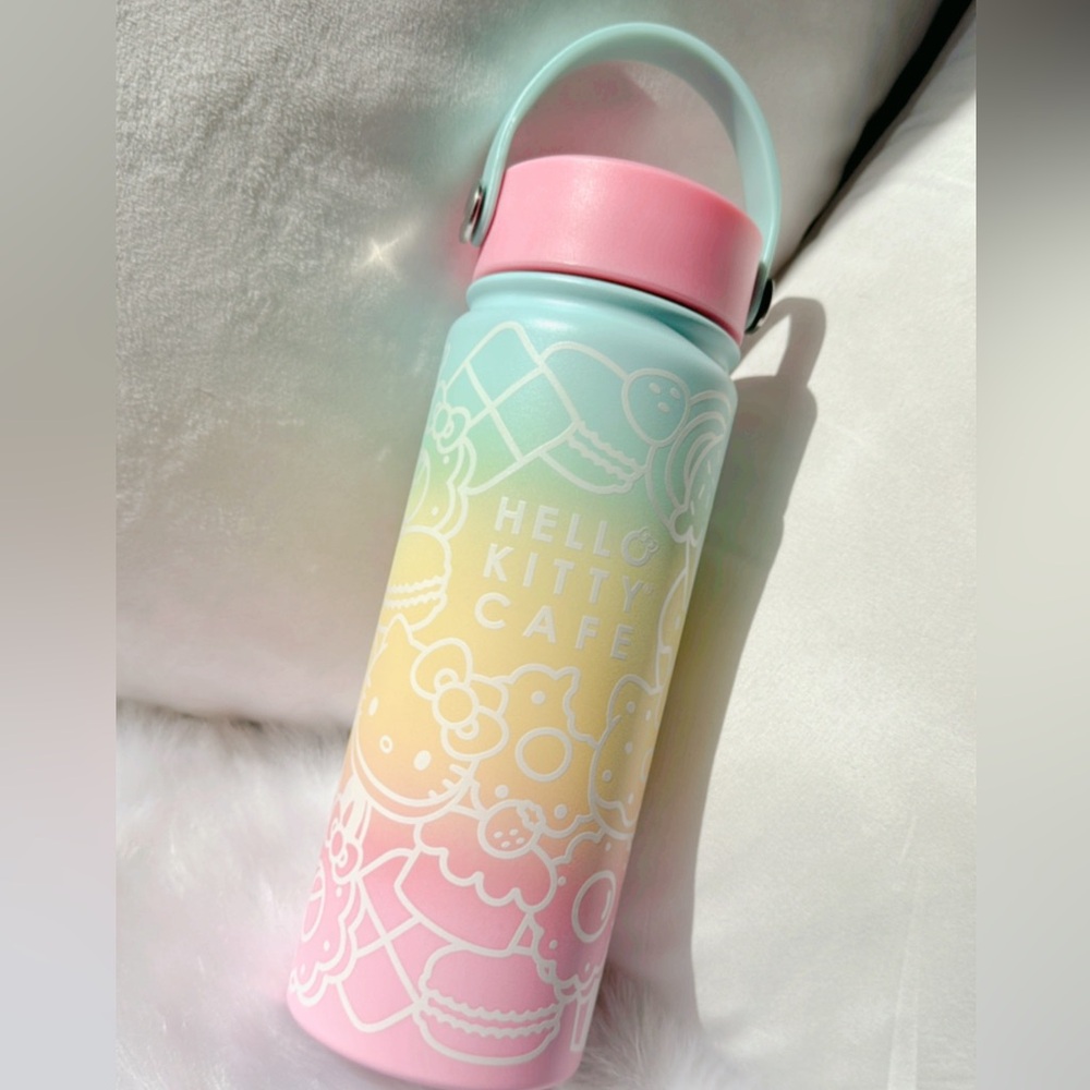 32oz Hello Kitty water bottle - Picture 3 of 5